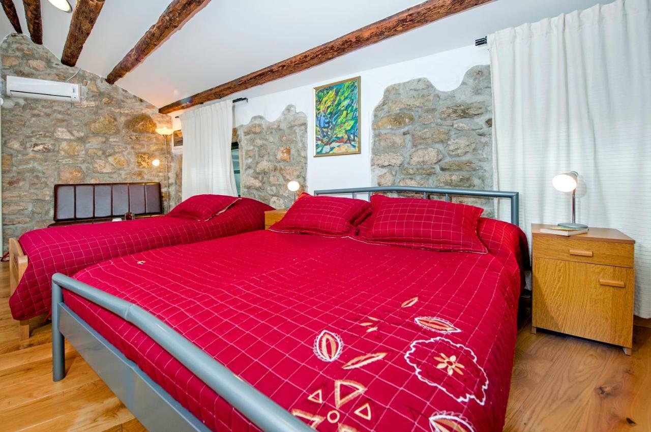 Studio Oscar IV With Terrace And Sea View Ровин Екстериор снимка