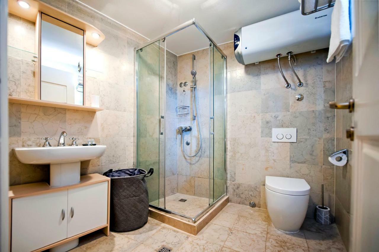 Studio Oscar IV With Terrace And Sea View Ровин Екстериор снимка