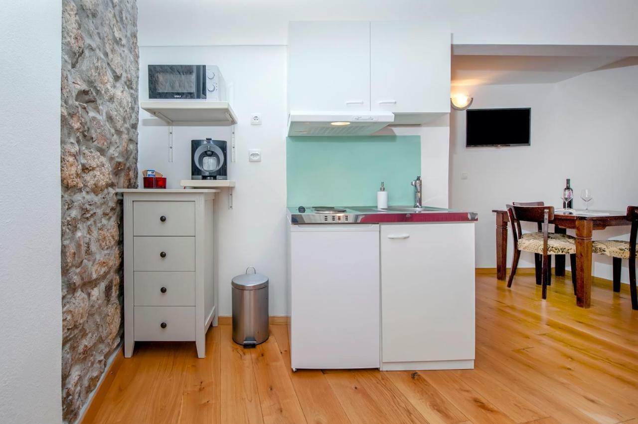 Studio Oscar IV With Terrace And Sea View Ровин Екстериор снимка